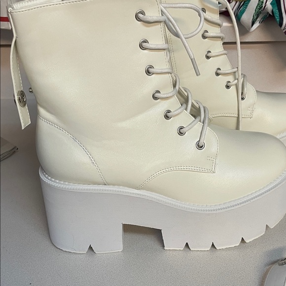 Chic Cream Platform Combat Boots - Picture 1 of 2